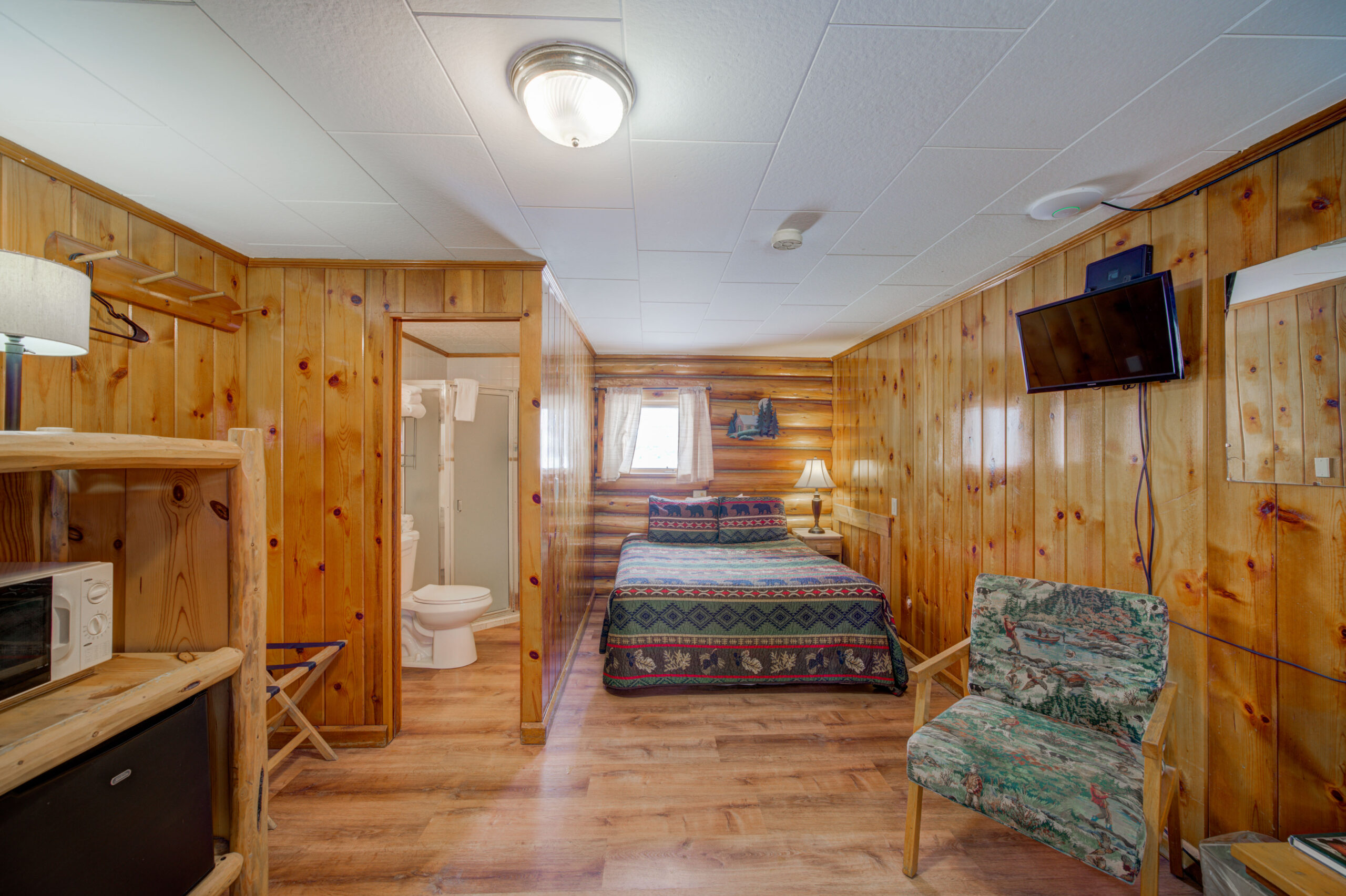 SmallQueenCabin_SportsmansLodge_EnnisMT (1)